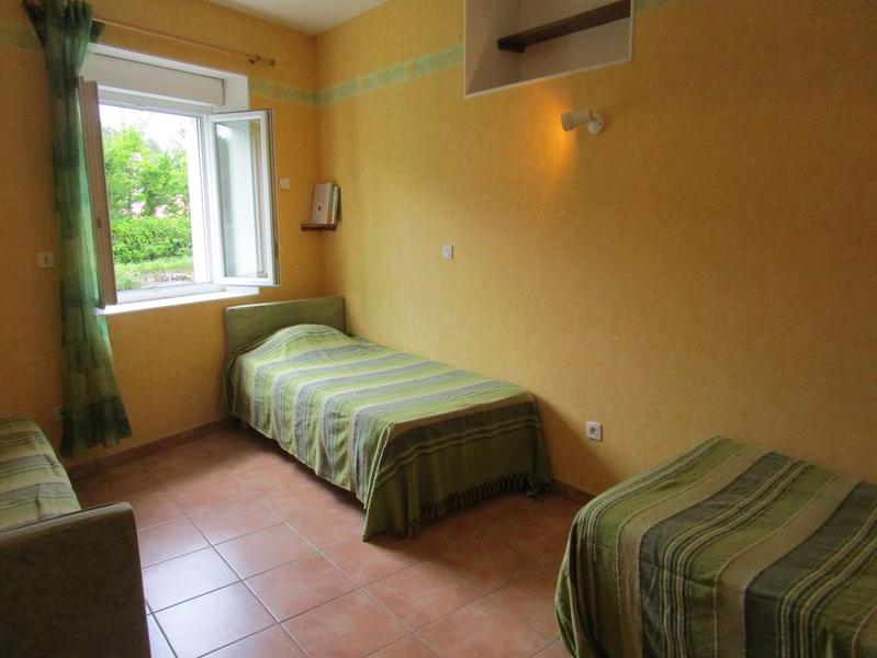 Chambre donnant sur le canal du Loing-Gîte rural Beaumoulin (n°254)- La Madeleine sur Loing -