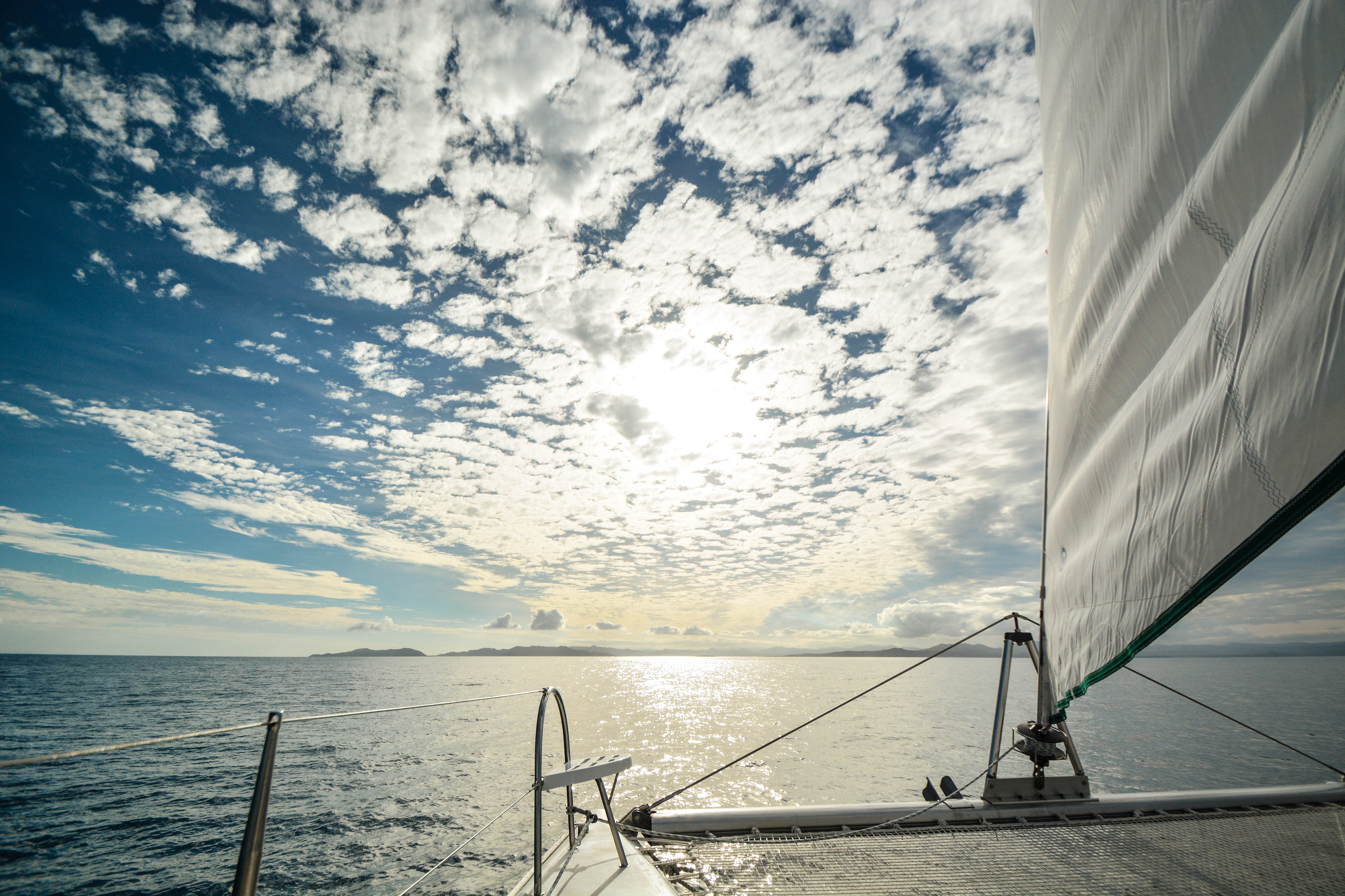 Catamaran Persée au coucher du soleil