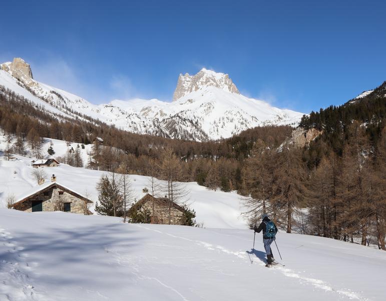Les granges de la Vallée Étroite : accès aux refuges I Re Magi et Terzo Alpini_Névache
