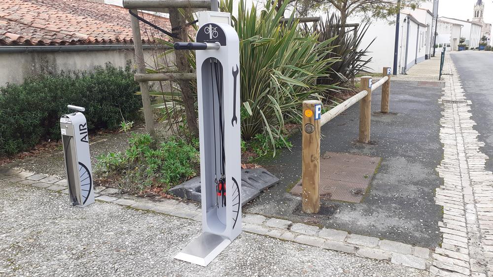 Borne de réparation vélos