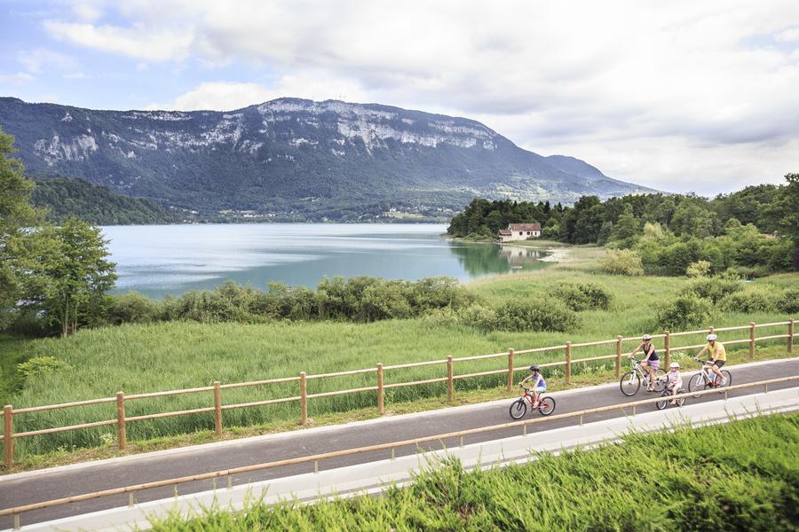 Tour du lac d'Aiguebelette à vélo