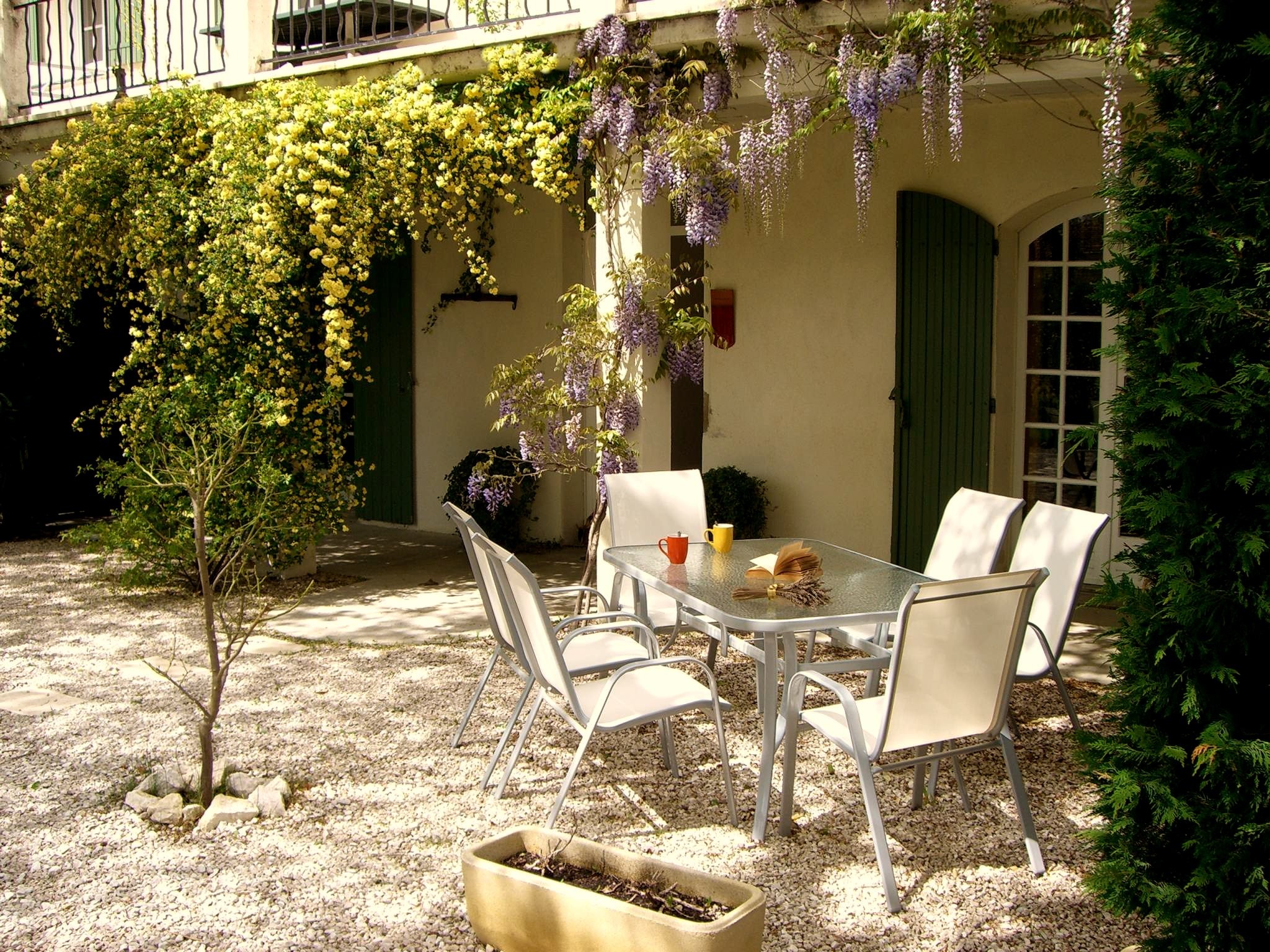 Les Glycines, Cabannes - photo 2