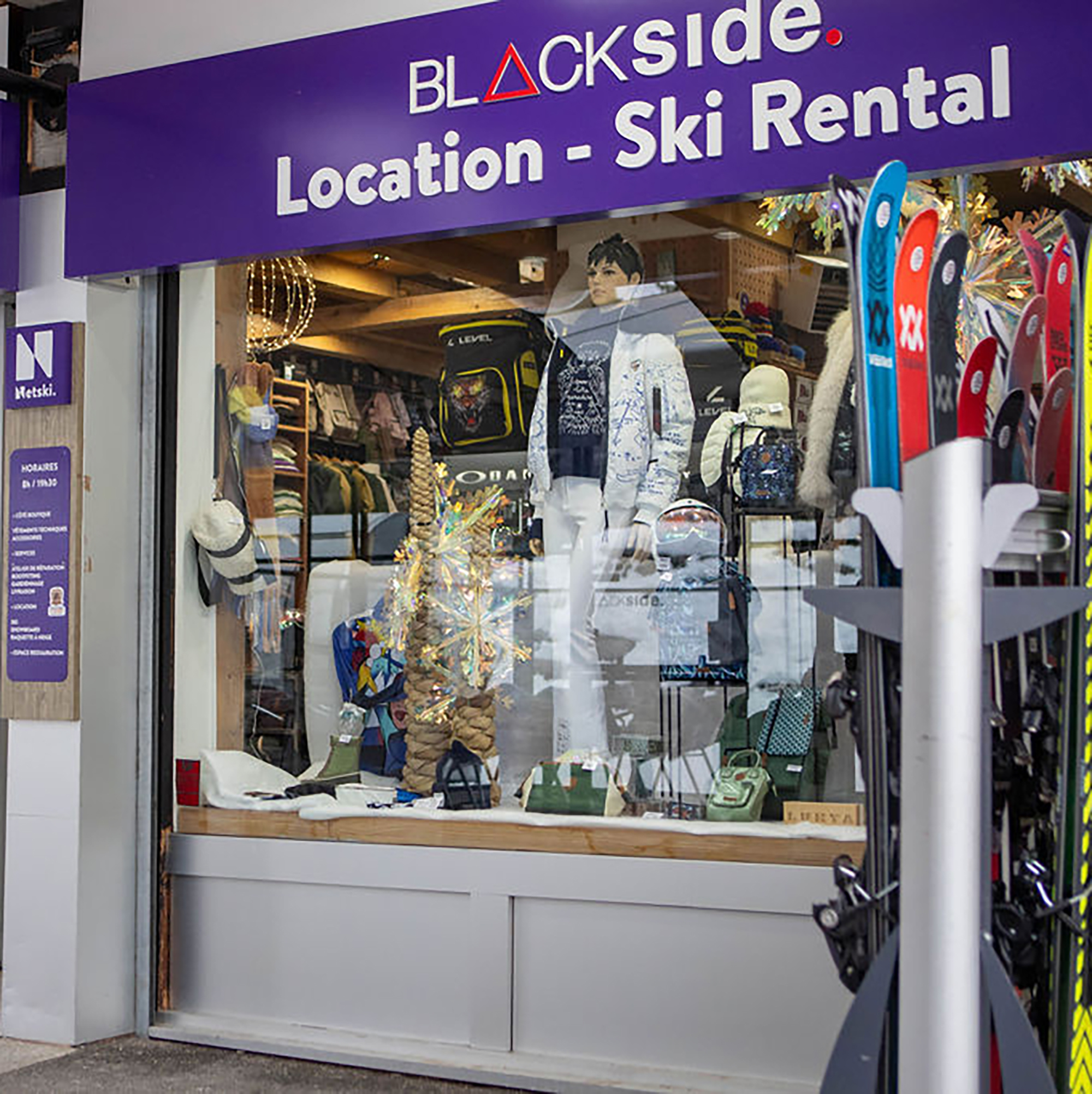 Etalage van de sportwinkel Black Side