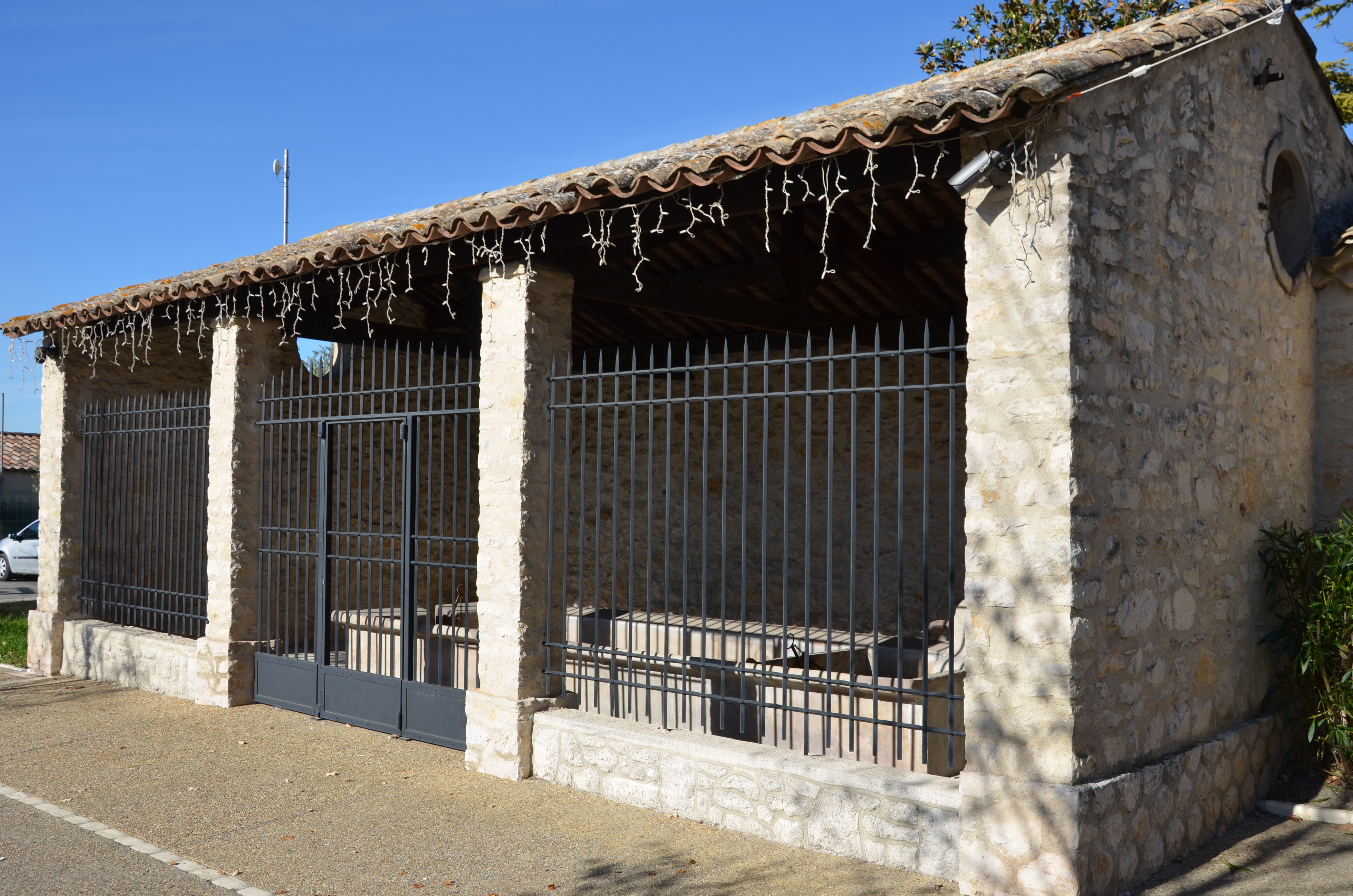 Place du Lavoir, Mollégès - photo 3