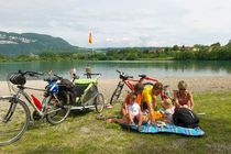 Pause vélo au bord du lac de Glandieu sur ViaRhôna