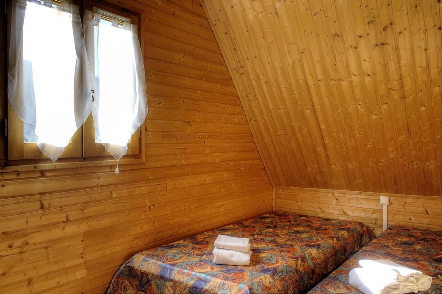 Gîte Pin-Chambre Lits jumeaux/Fenêtre-La Bollène-Vésubie-Gîtes de France des Alpes-Maritimes