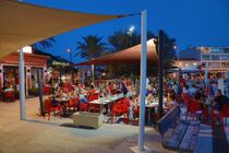 la terrasse sur le port du Brusc