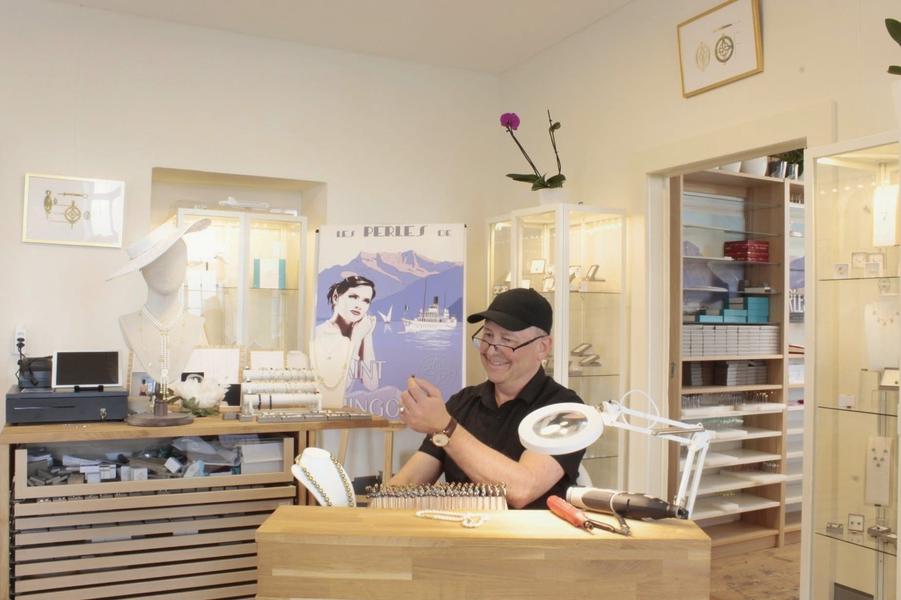 Visite de la fabrique des Perles du Lac à Saint-Gingolph