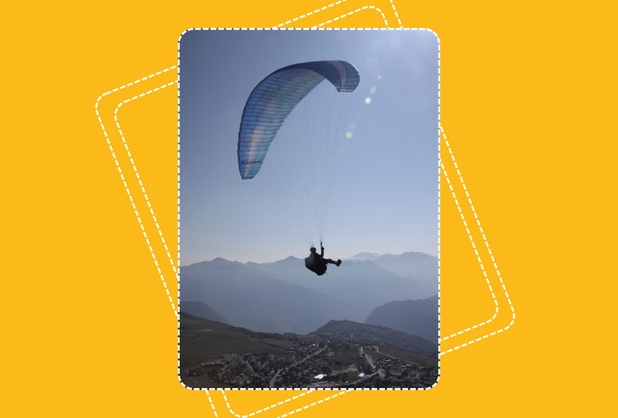 Parapente dans le ciel de La Toussuire