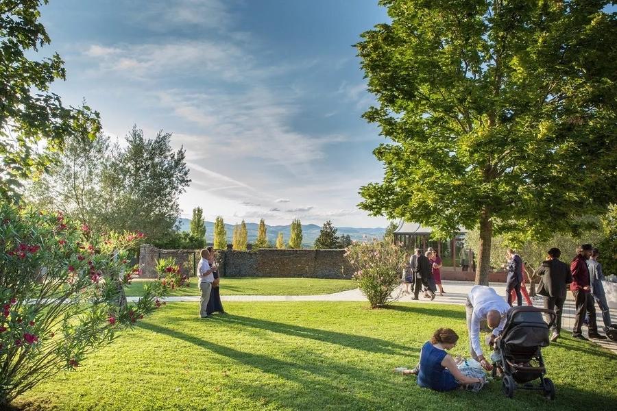 Cours extérieur et jardin domaine