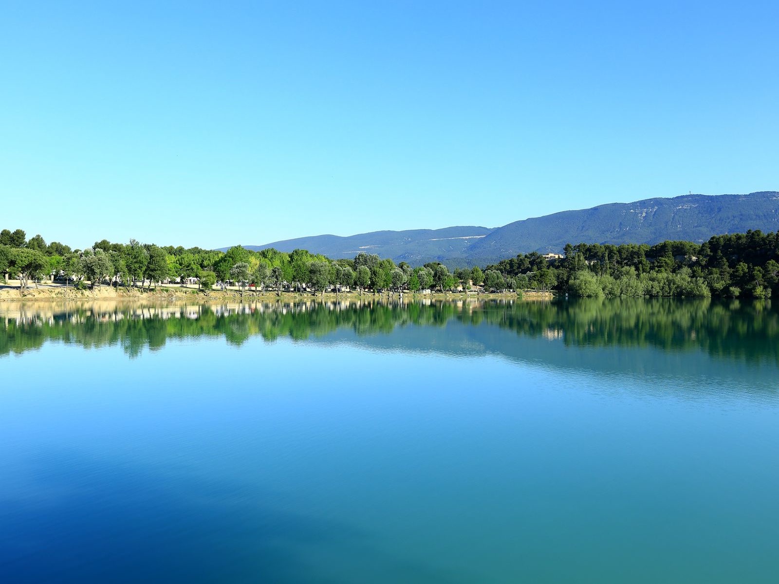 Camping de l'Étang de la Bonde - Cabrières-d'Aigues - Campings - Provence  Guide