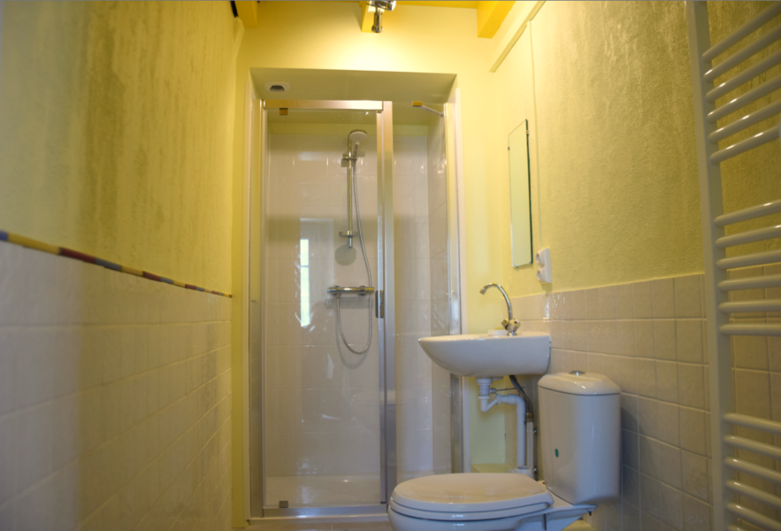 Salle d'eau RDC Gite Bouisset Lasfaillades St Jacques