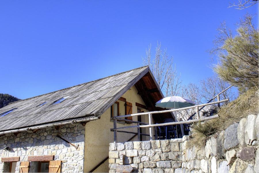 Gîte Auron - l'Oustal n°1-Terrasse-Saint-Étienne-de-Tinée-Gîtes de France des Alpes-Maritimes