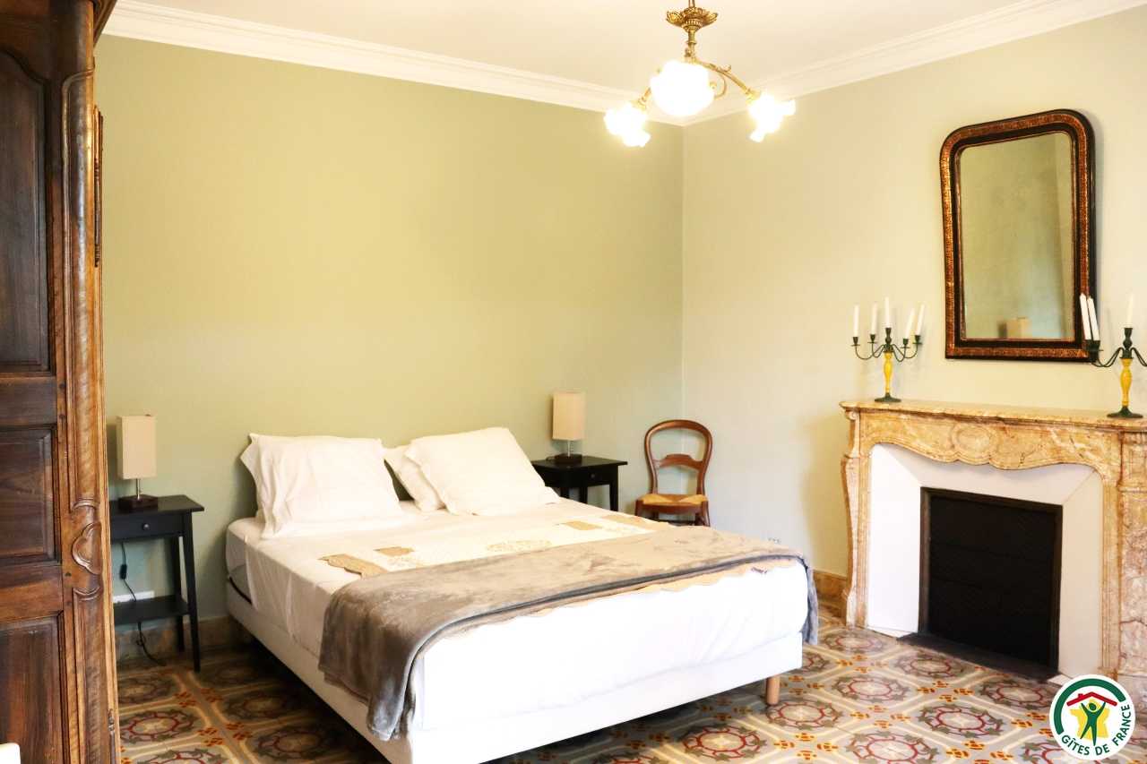 Chambre au rez de chaussée avec un lit double (1x160)