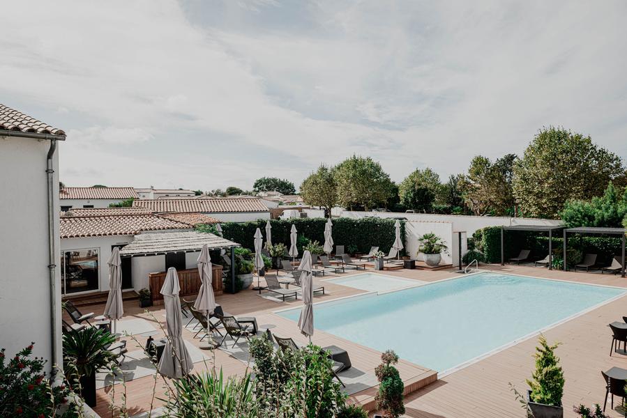 Terrasse et piscine