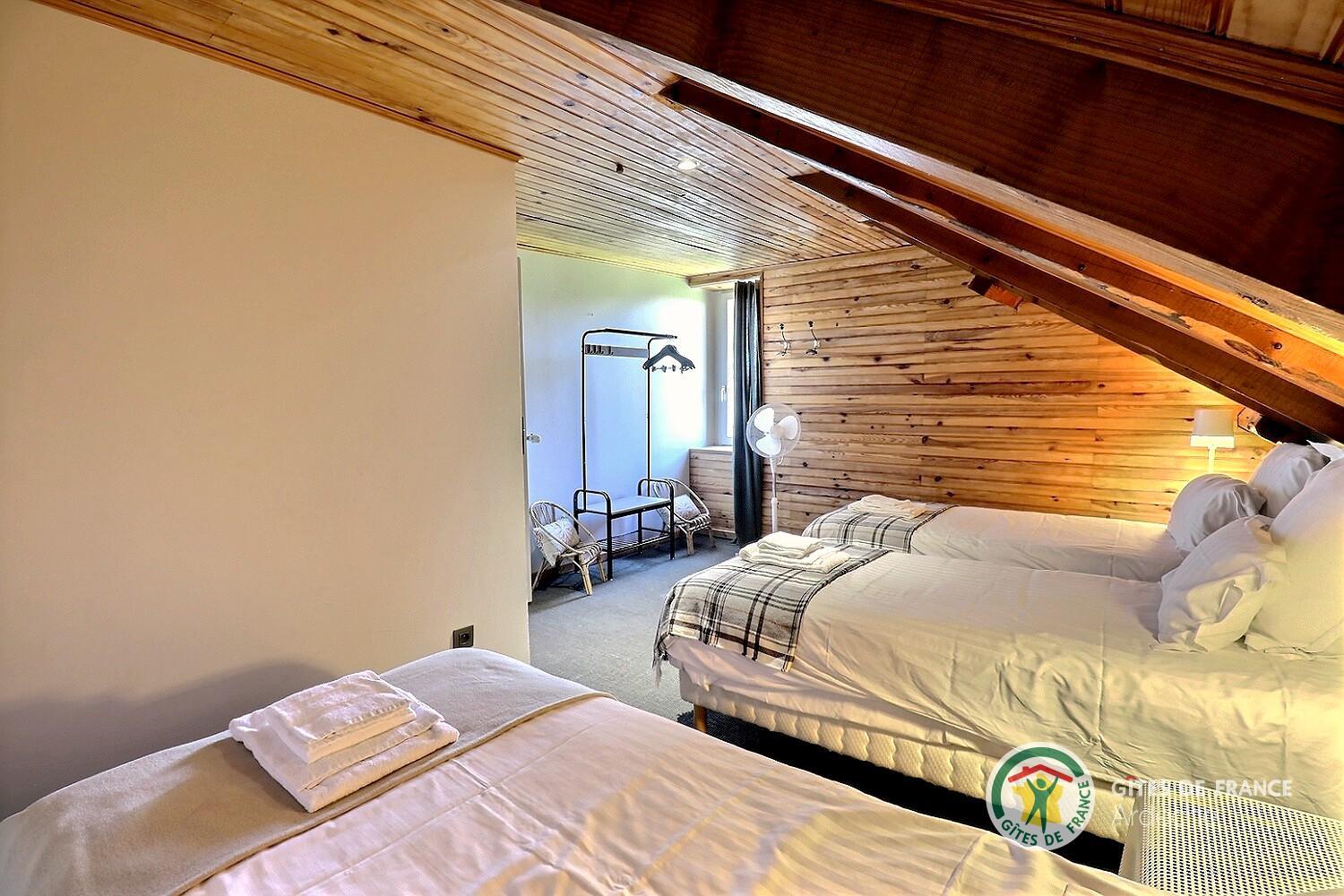 Chambre avec 3 lits 90 au niveau 2