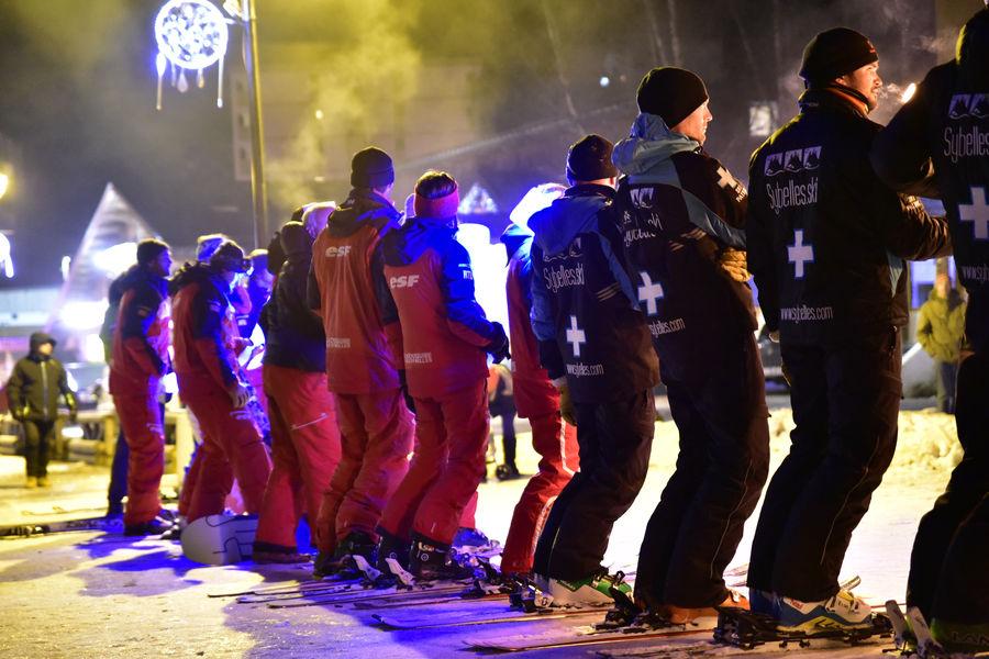 Descente aux flambeaux ESF spéciale 24 décembre_La Toussuire