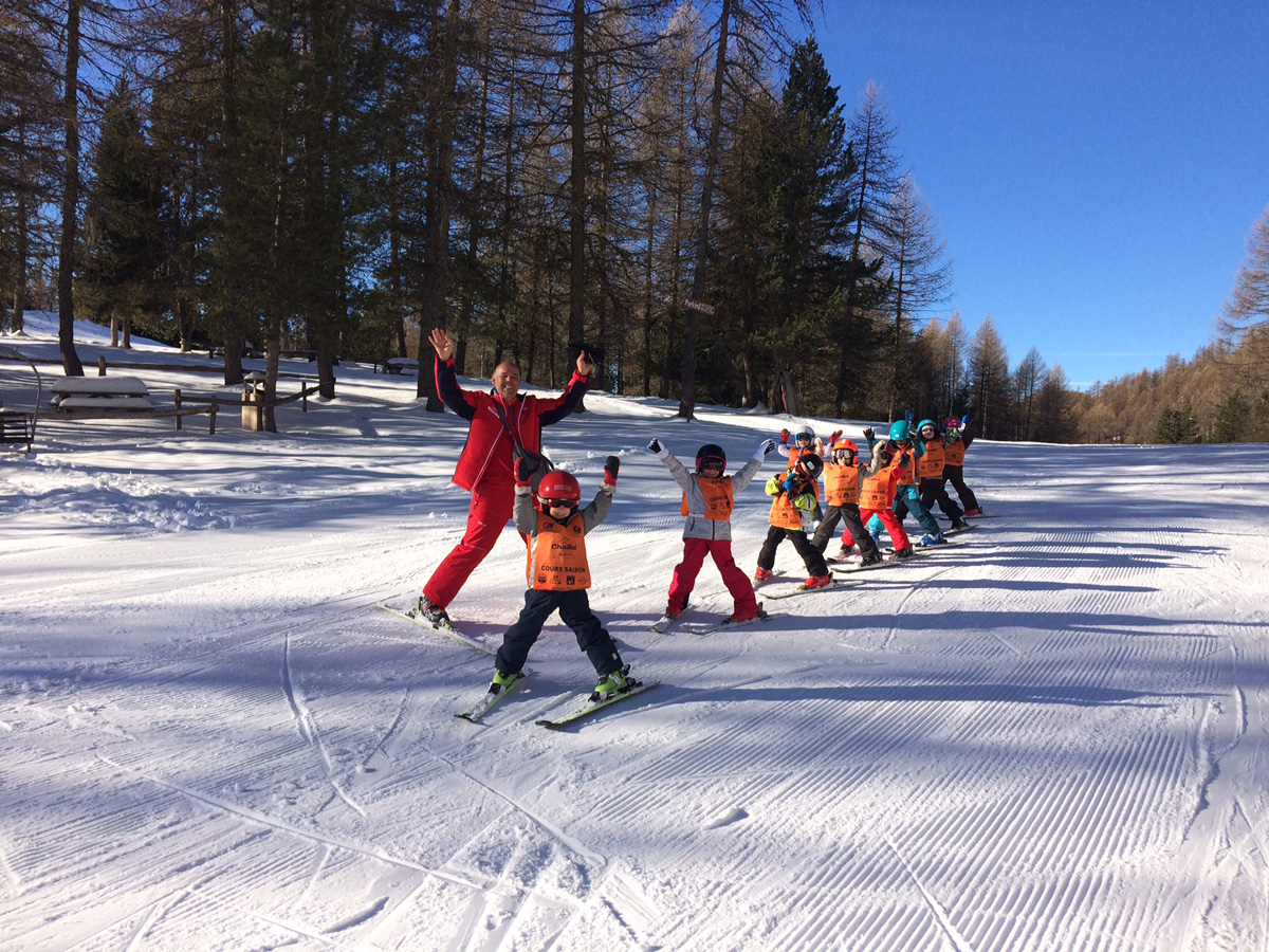 Cours de ski alpin Piou Piou avec l'ESF de Chaillol, vallée du Champsaur