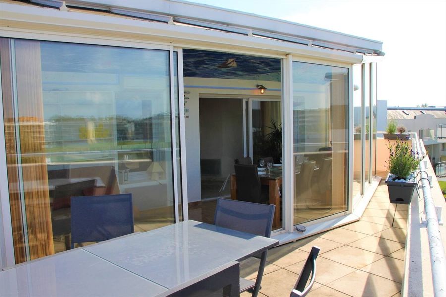 Terrasse avec table extérieure pour 6 personnes
