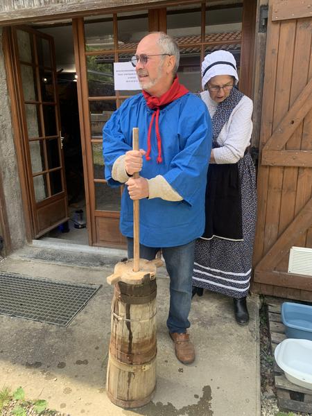 Fabrication du beurre à la baratte