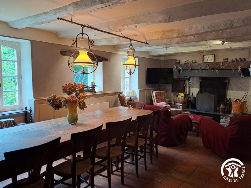 Le gîte du Tilleul de Bressolles - Le Bez - Gîtes de France Sud - salon salle à manger