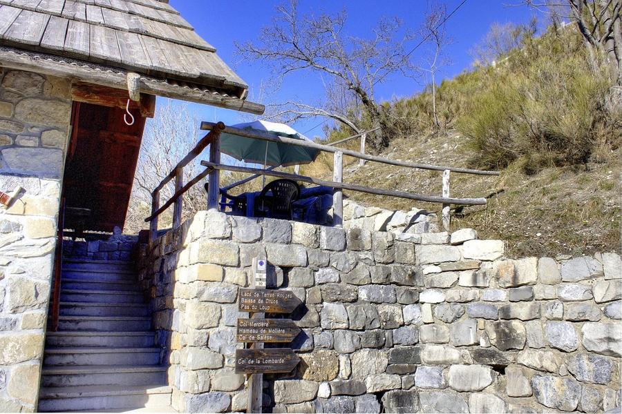 Gîte Auron - l'Oustal n°1-Accès extérieur-Saint-Étienne-de-Tinée-Gîtes de France des Alpes-Maritimes