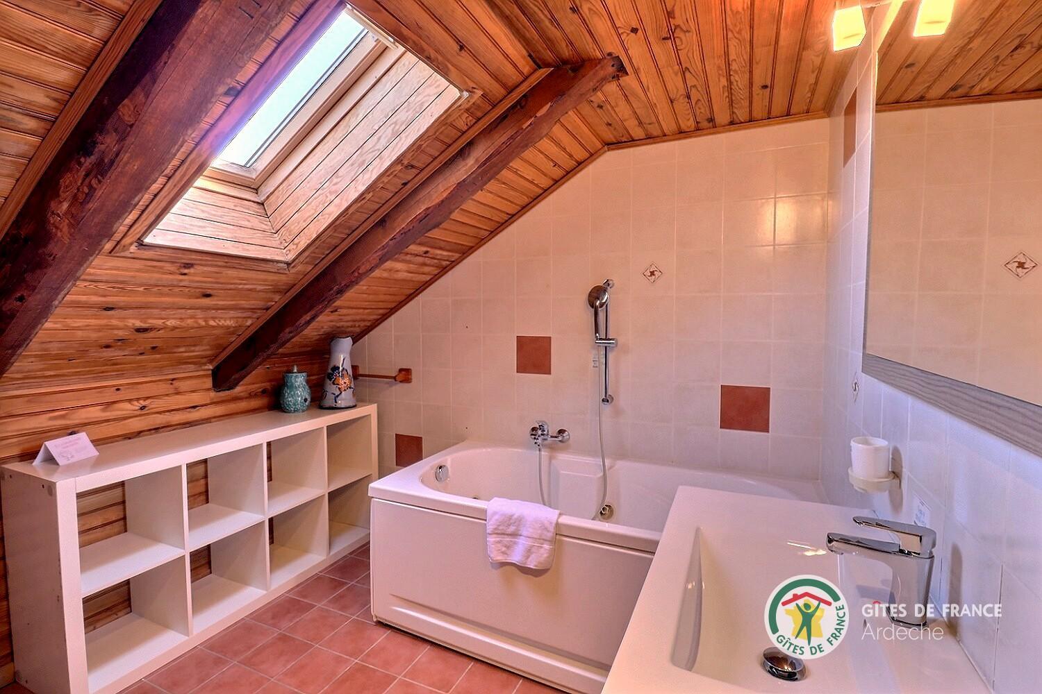 Salle de bain au niveau 2