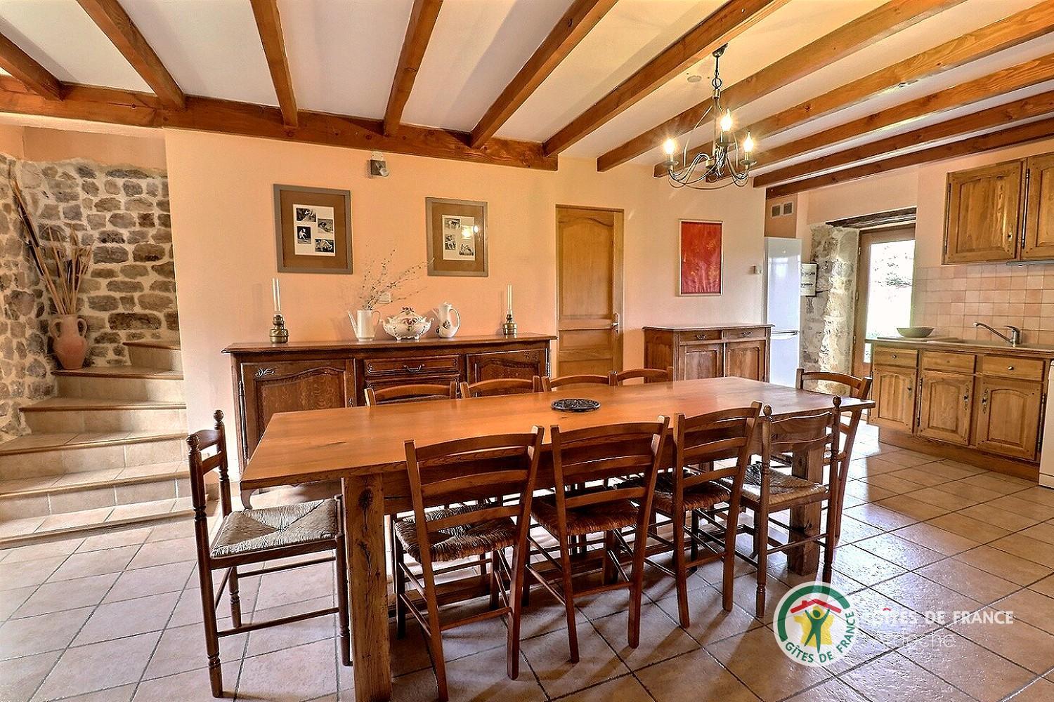 Espace repas dans la cuisine