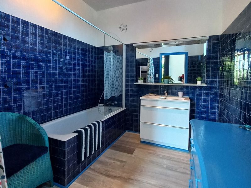 Sapphire bedroom bathroom