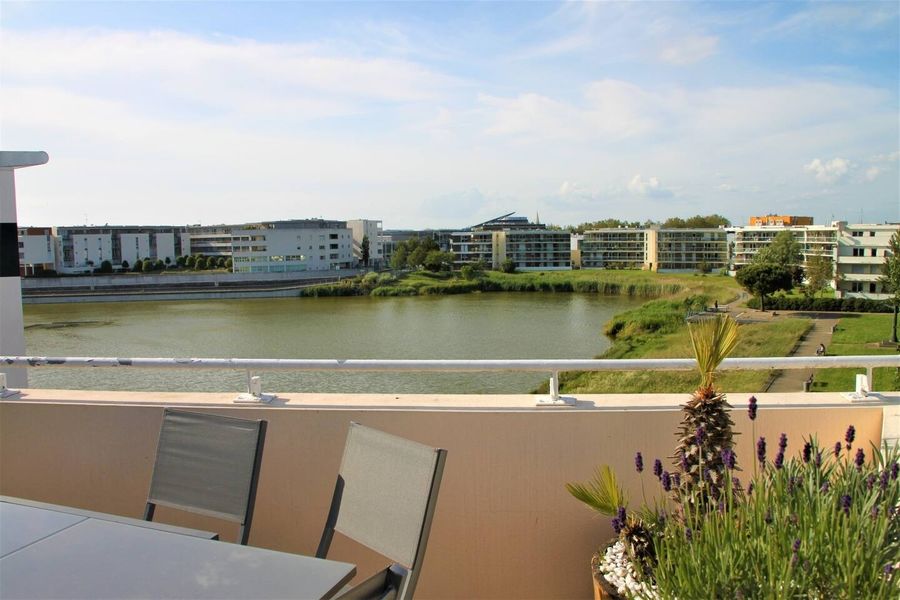 Vue de la terrasse sur le lac de la Sole