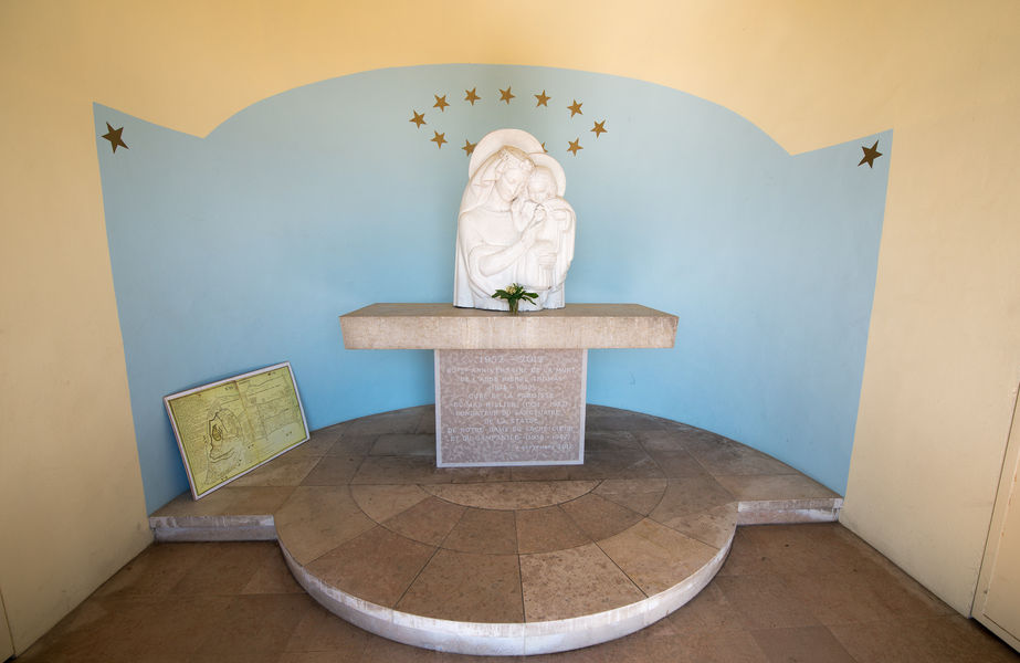 Notre Dame du Sacré Coeur