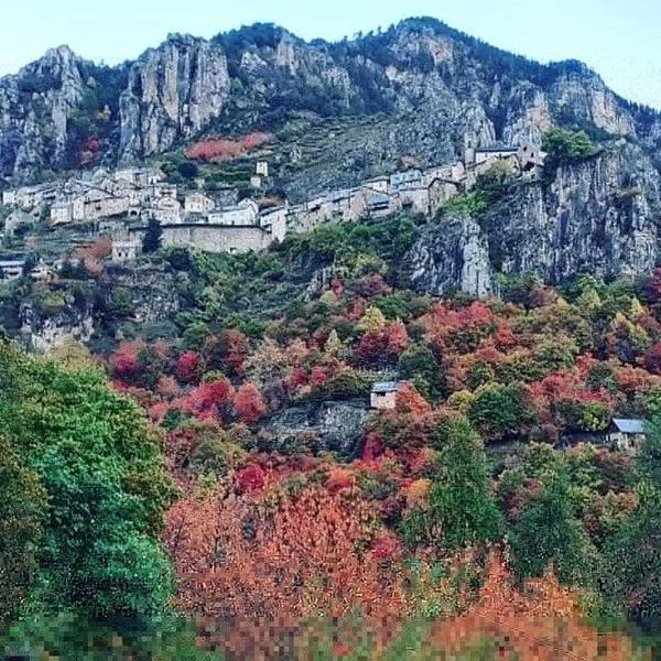 Gîte Les Gentianes-Le village-Roubion-Gîtes de France des Alpes-Maritimes