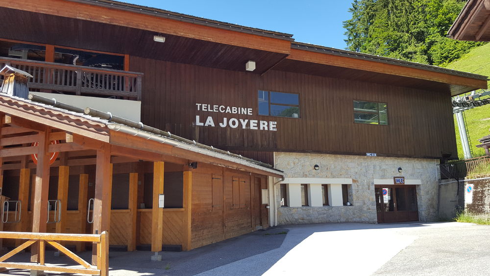 Toilettes au départ des télécabines