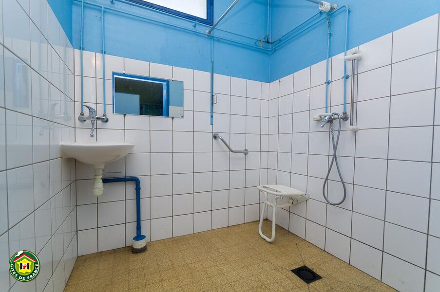 Sanitaires pour les personnes à mobilité réduite