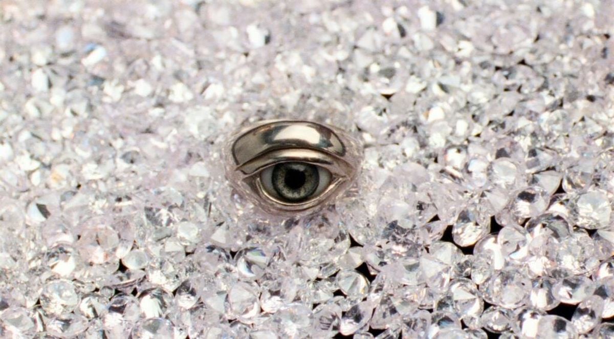 La Perle du mois / Reflet dans un diamant mort