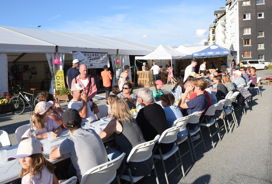 La Grande Tablée - Le repas du Refuge - Spectacle Est Dans La Rue_La Toussuire