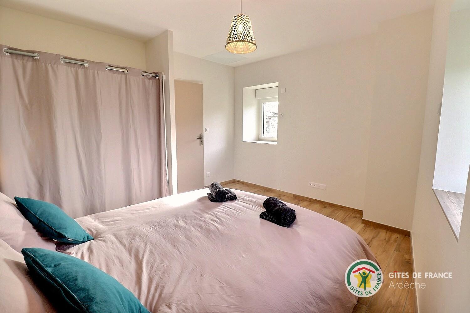 Chambre climatisée, avec lit en 160