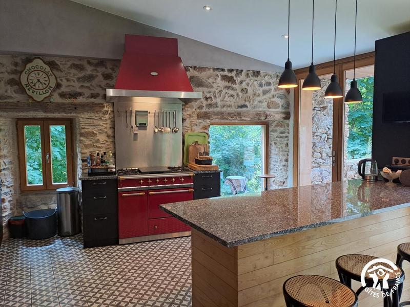 Le gîte du Tilleul de Bressolles - Le Bez - Gîtes de France Sud - cuisine principale