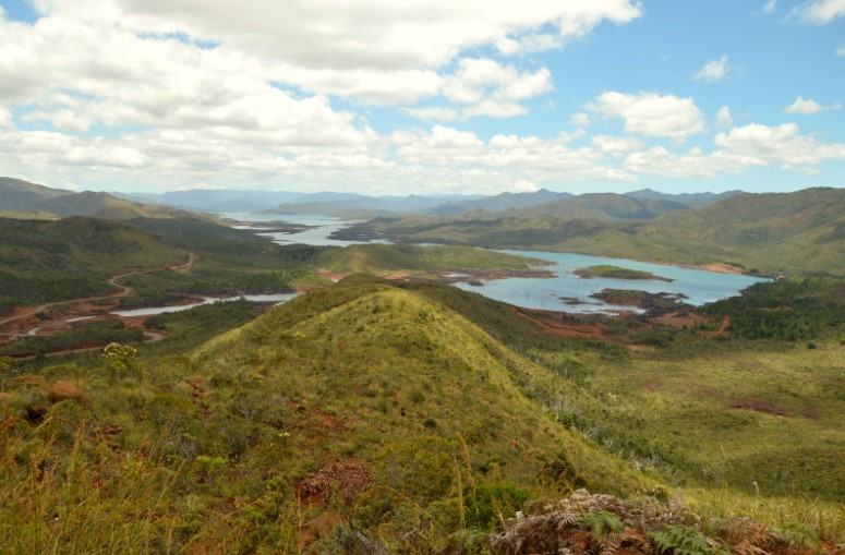 Le belvédère de Djuru Déré surplombe le lac de Yaté