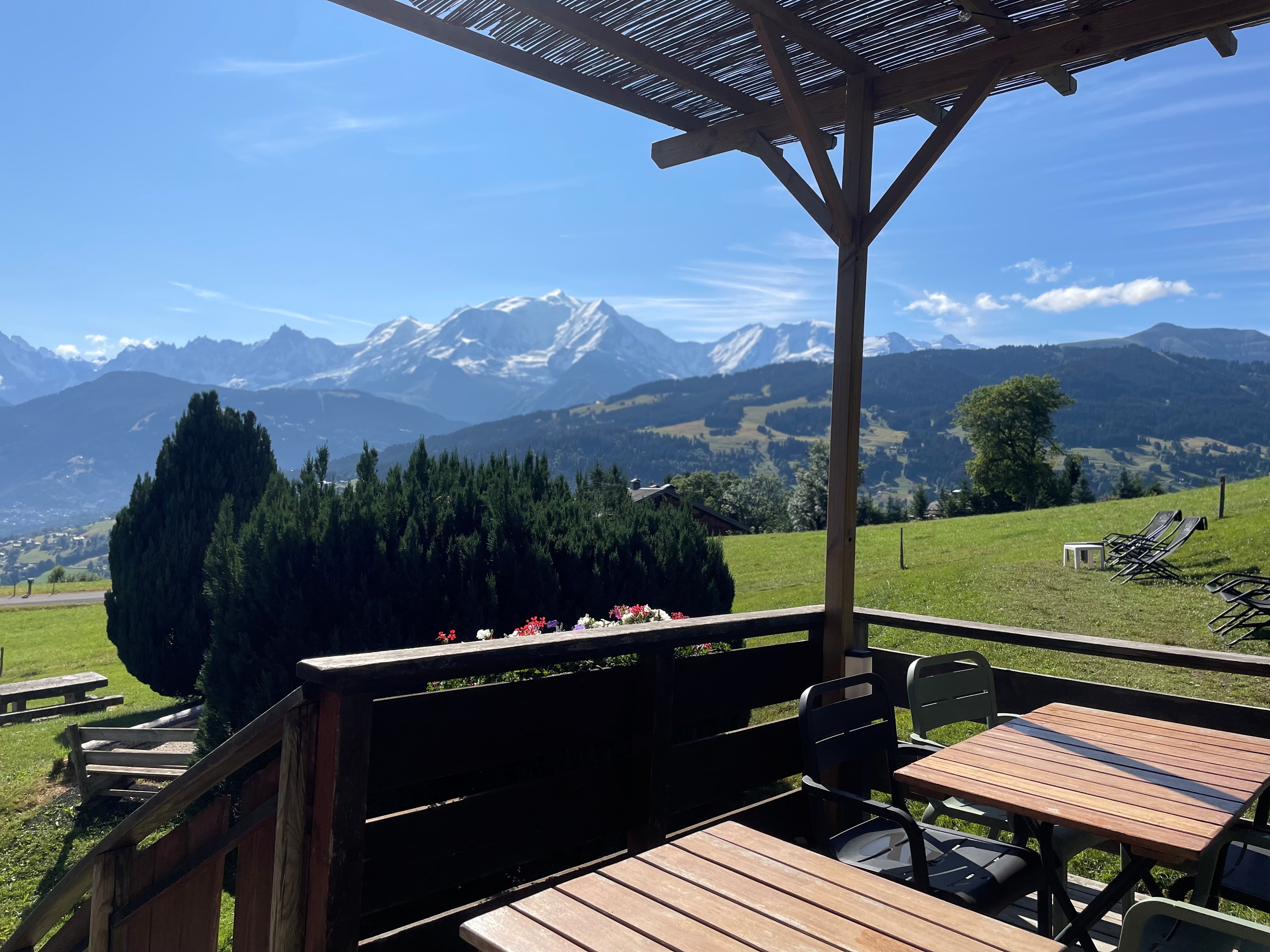 terrasse été vue mont blanc