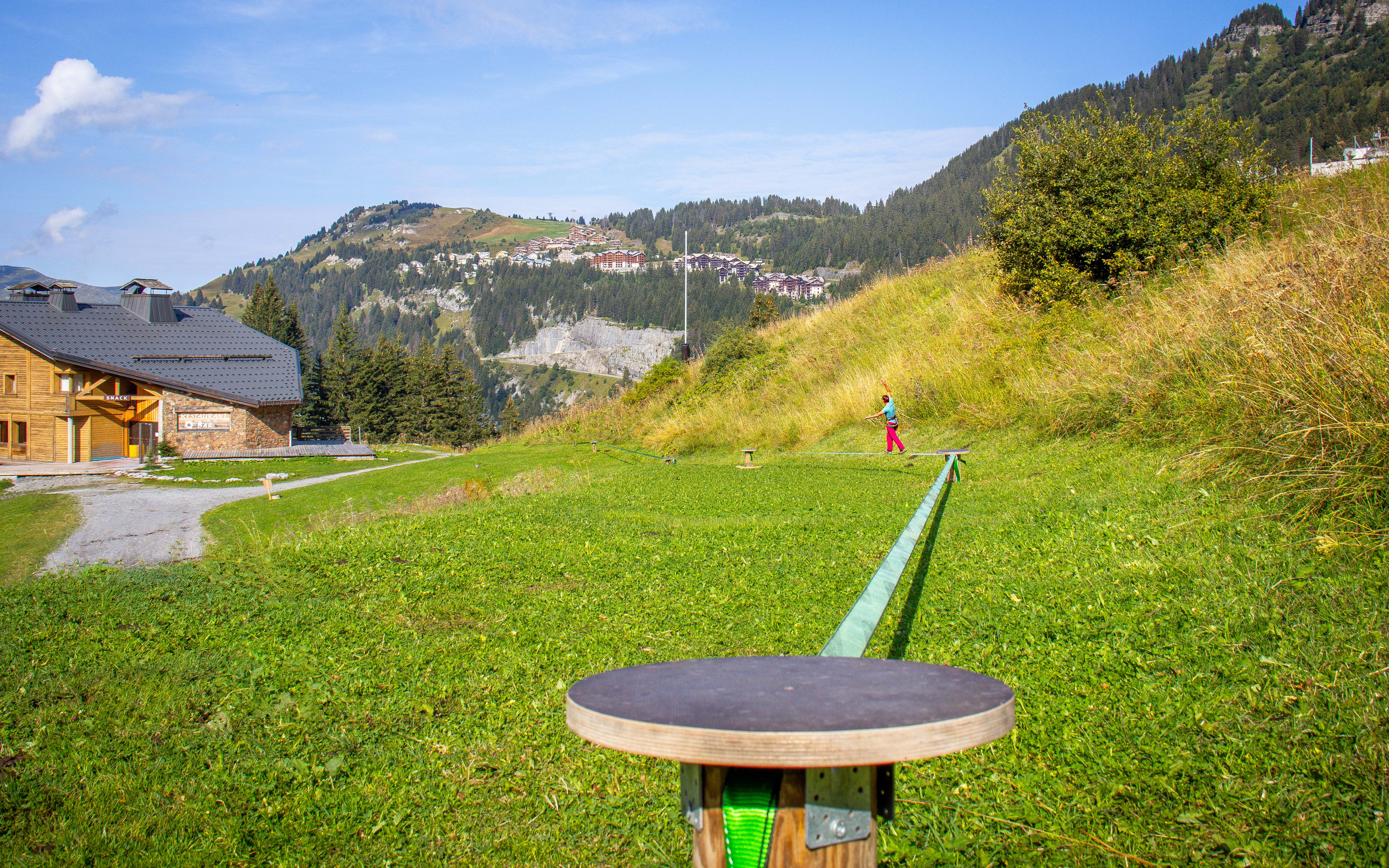 The first post of the slackline course seen from the station side