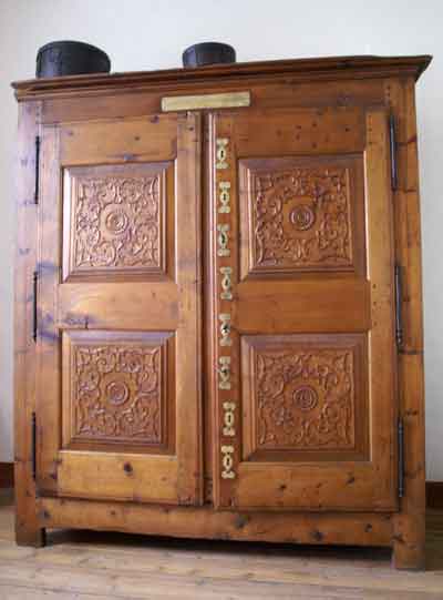 Armoire aux 8 Serrures