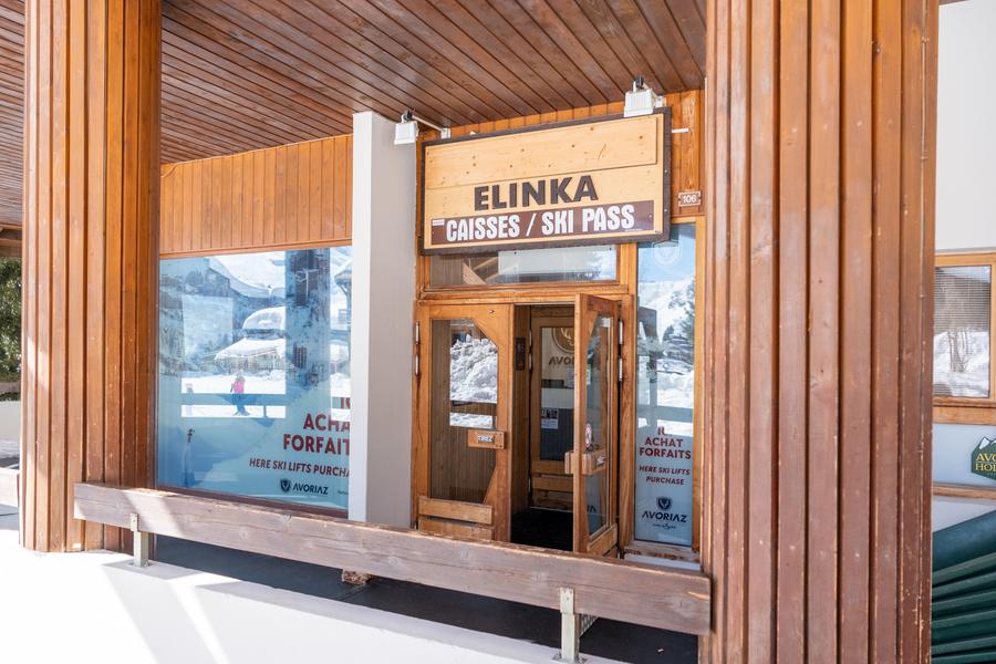 Caisse automatique vente de forfaits Quartier Falaise._Avoriaz