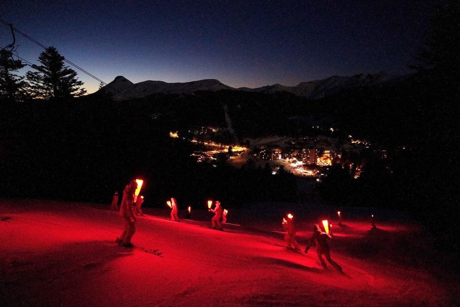 Féerie des Cimes : Descente aux flambeaux, feu d'artifice, Set DJ