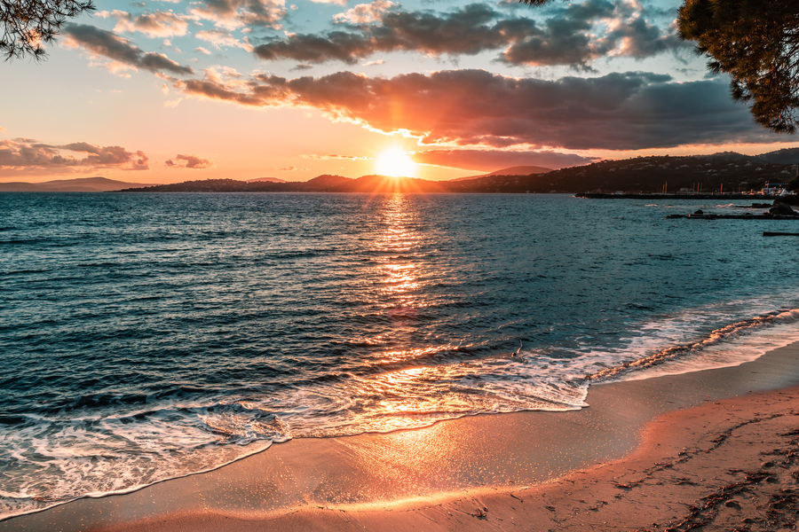 Sentier du littoral en coucher de soleil