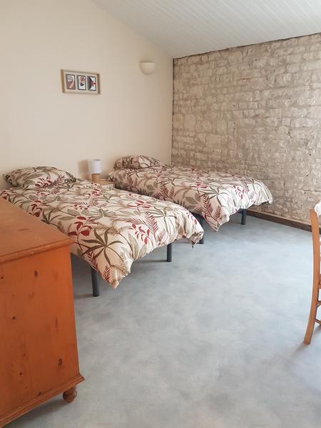Chambre avec 2 lits simples