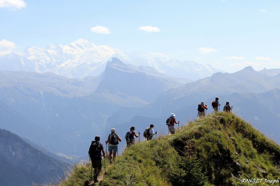 Le Bérouze randonnées accompagnées au programme l'été