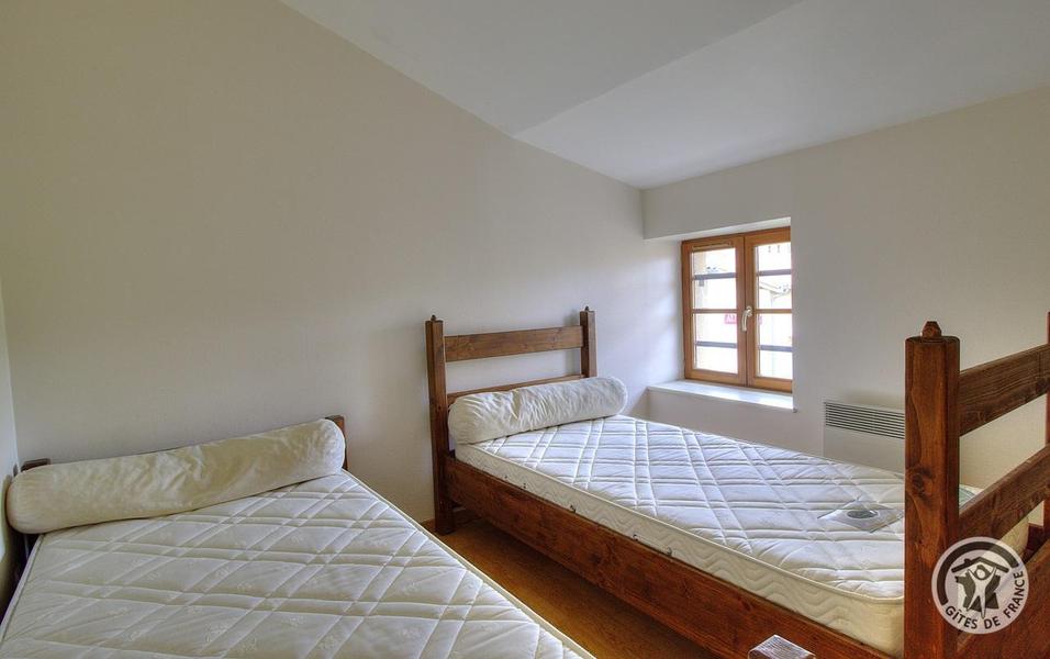 Grand Gîte communal - 15 personnes à Affoux - centre du village, en Haut Beaujolais, dans le Rhône : Chambre - 2 personnes - 2ème étage.