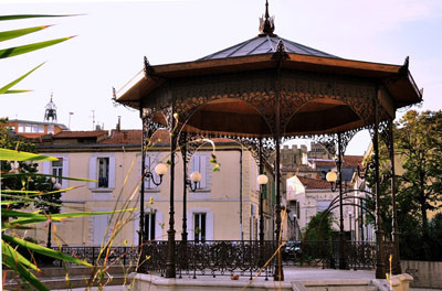 Square place des Martyrs