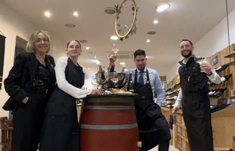 Quatre personnes de l'équipe de la boutique.